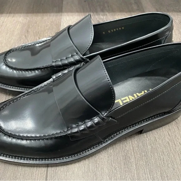 NIB Chanel Shiny Calfskin Loafers 37 Black